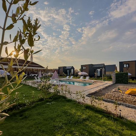 Serenity Village 贝莱克 外观 照片